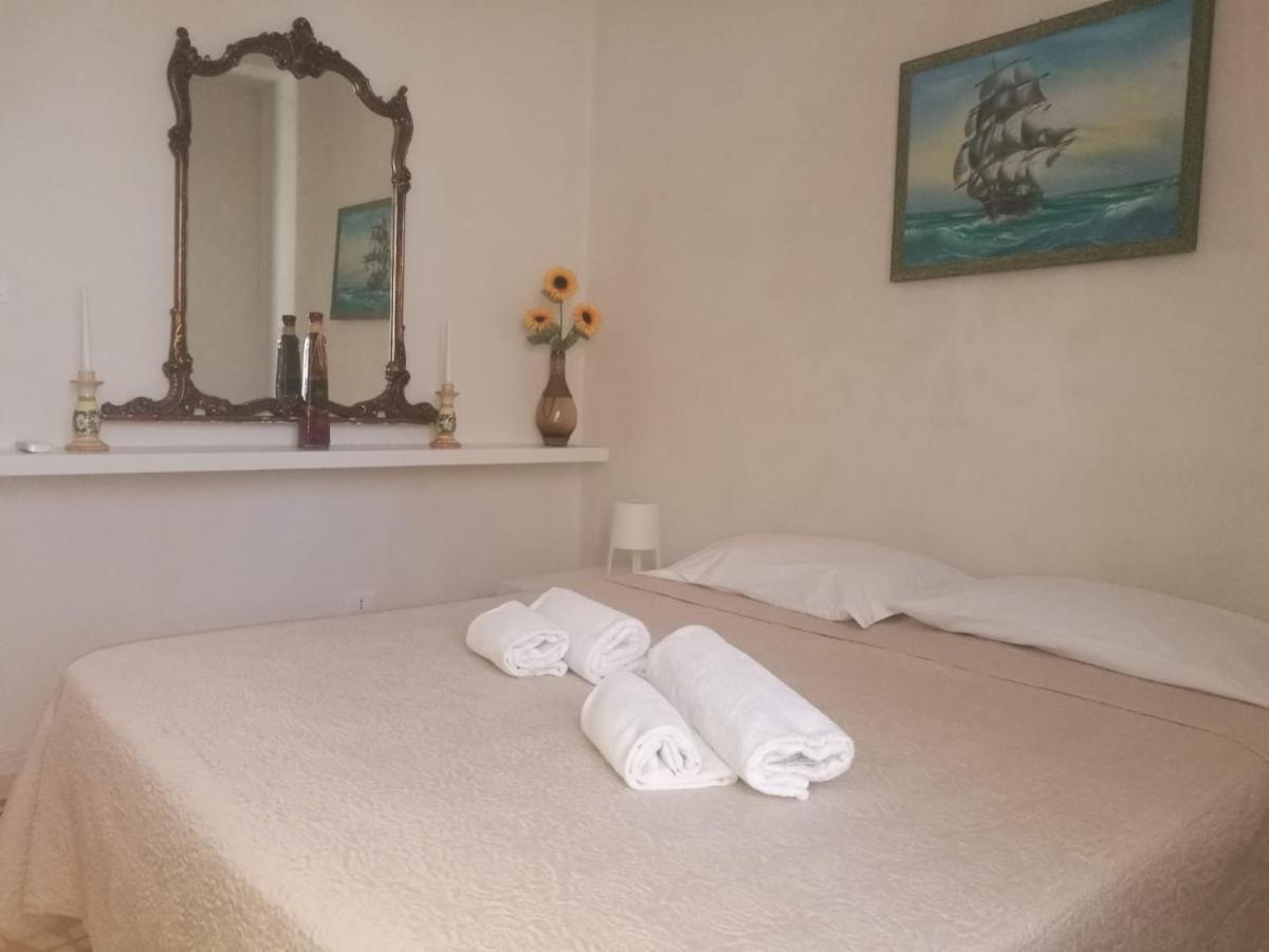 A Due Passi Dal Porto Apartment Trapani Bagian luar foto