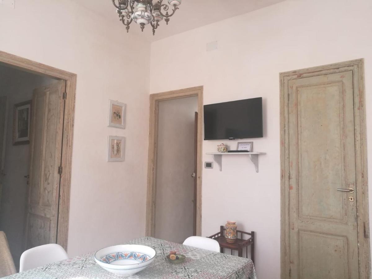 A Due Passi Dal Porto Apartment Trapani Bagian luar foto