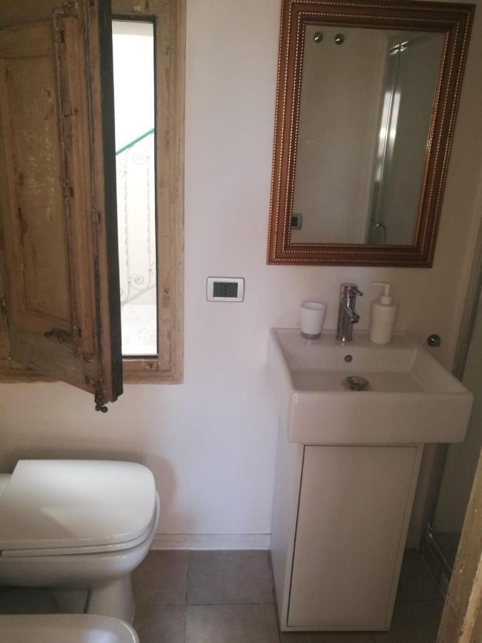 A Due Passi Dal Porto Apartment Trapani Bagian luar foto