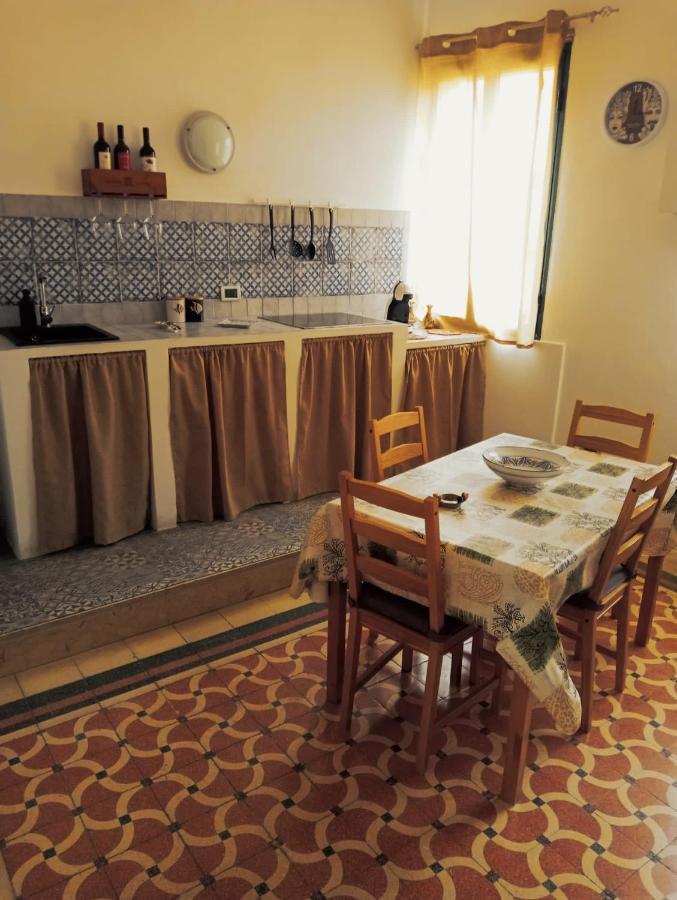 A Due Passi Dal Porto Apartment Trapani Bagian luar foto