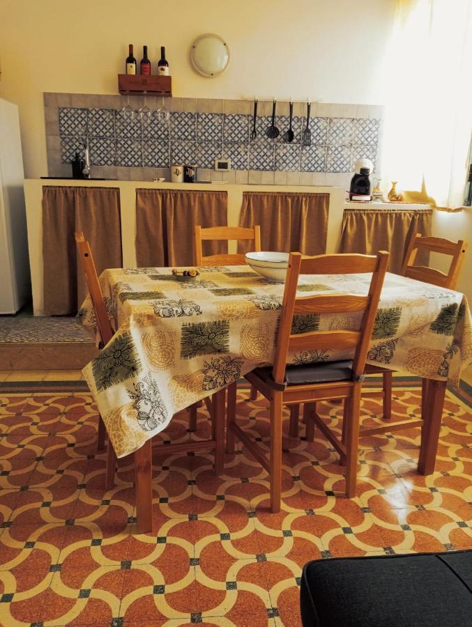 A Due Passi Dal Porto Apartment Trapani Bagian luar foto