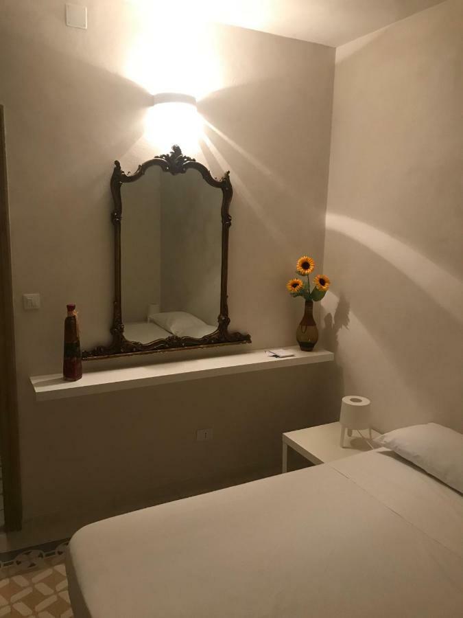 A Due Passi Dal Porto Apartment Trapani Bagian luar foto