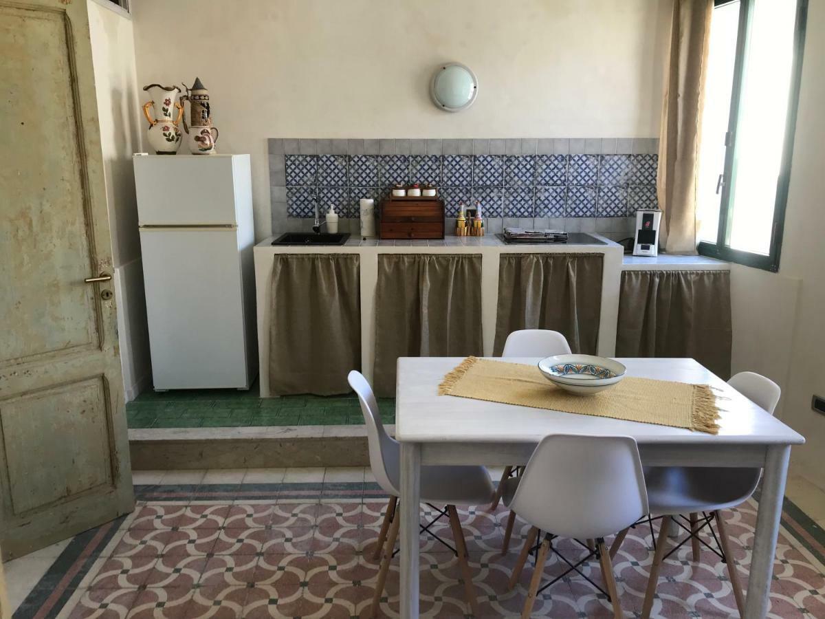 A Due Passi Dal Porto Apartment Trapani Bagian luar foto