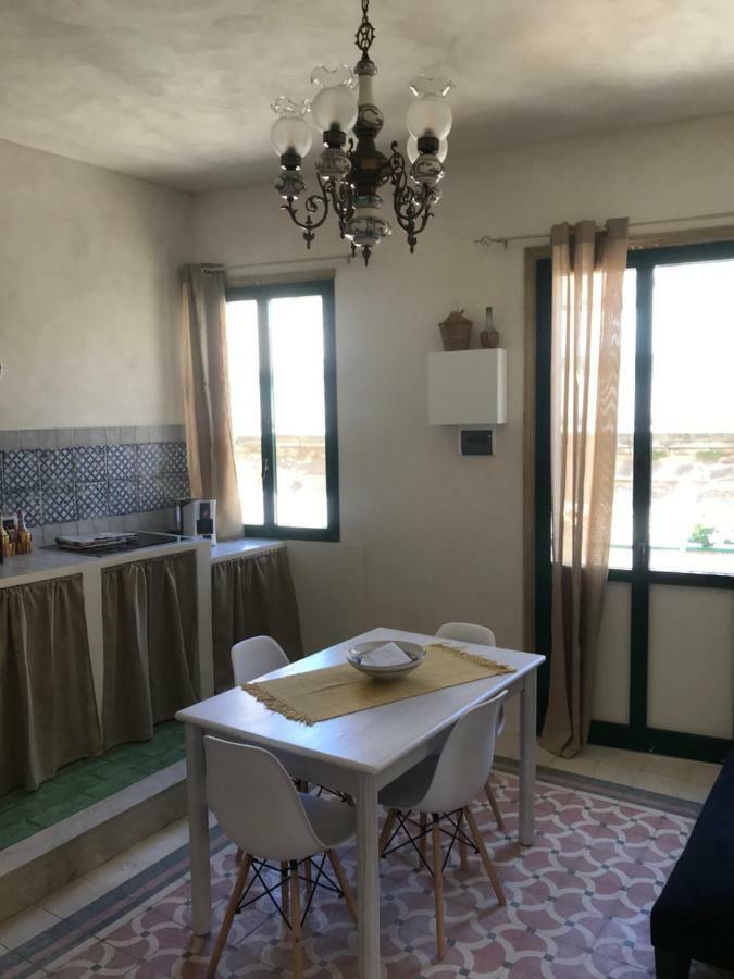 A Due Passi Dal Porto Apartment Trapani Bagian luar foto