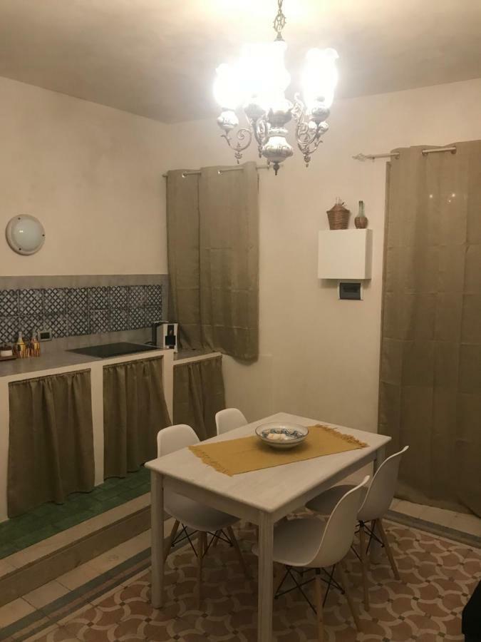 A Due Passi Dal Porto Apartment Trapani Bagian luar foto