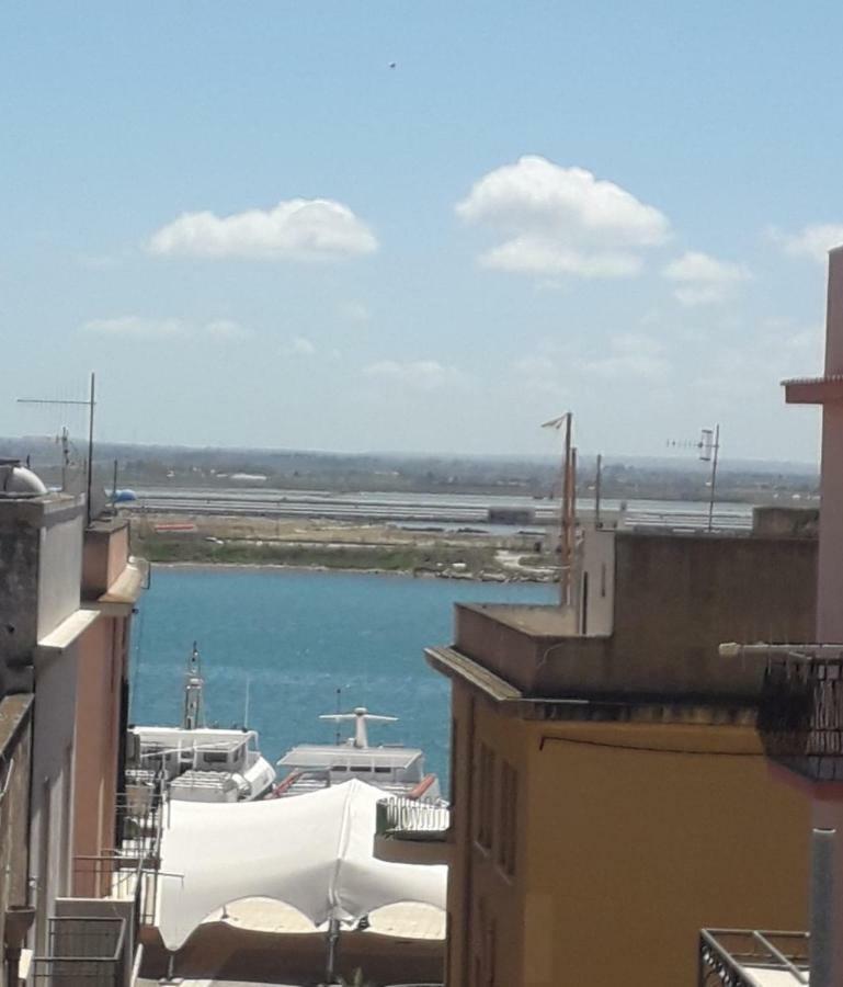 A Due Passi Dal Porto Apartment Trapani Bagian luar foto